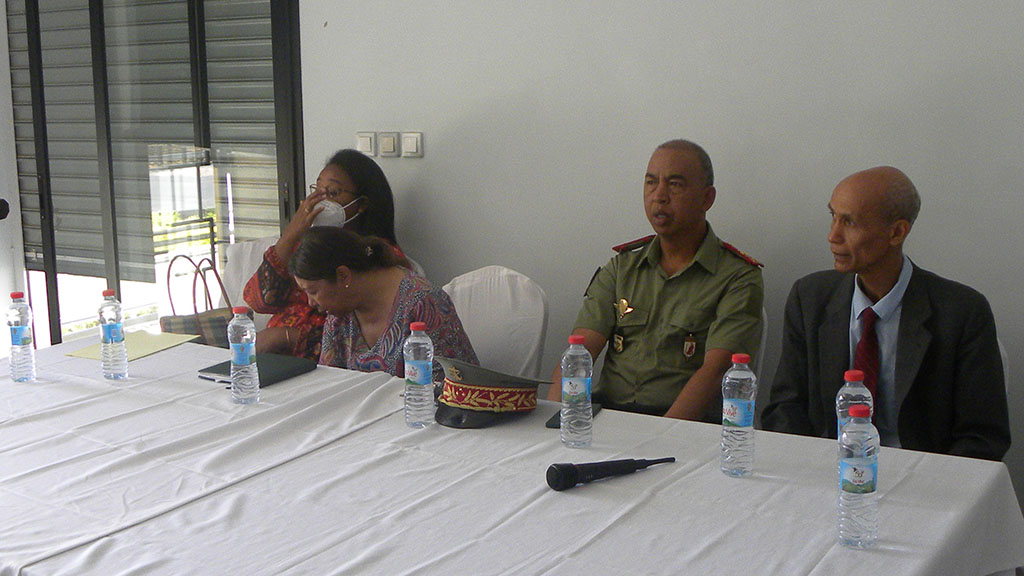 Le Gouverneur de le Région BONGOLOVA le Général RAMIARAMANANA Joseph avec la délégation du PAC d’Antananarivo lors de l’ouverture...