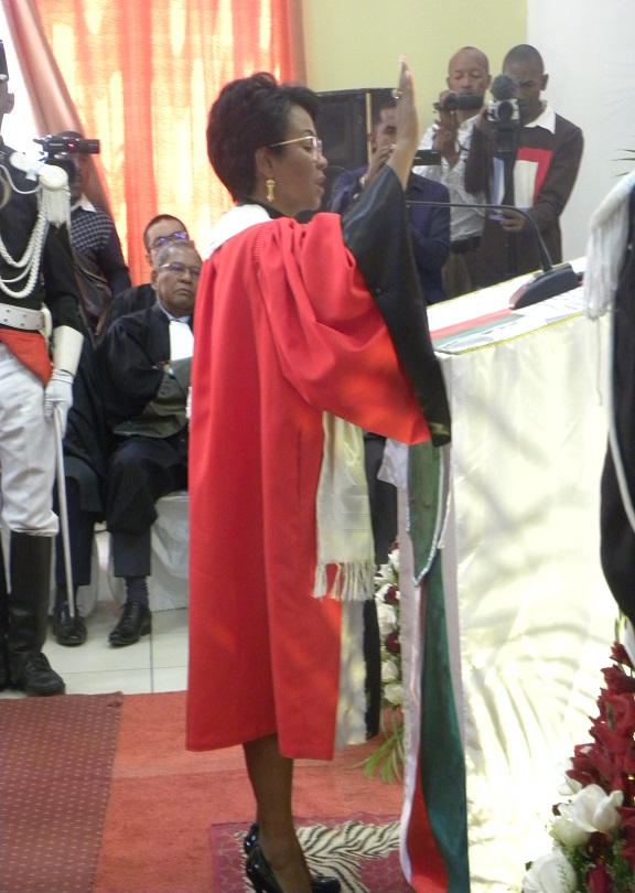 Prestation de serment du nouveau Chef du Ministère Public près la Juridiction de Second Degré  du PAC d’Antananarivo  Mme RASOAHANTA...
