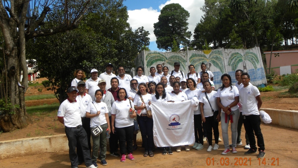Une photo de famille de la délégation des PAC ayant participé à la campagne de reboisement 2021